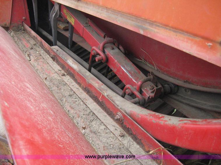 image for item 8128 New Holland 277 small square baler