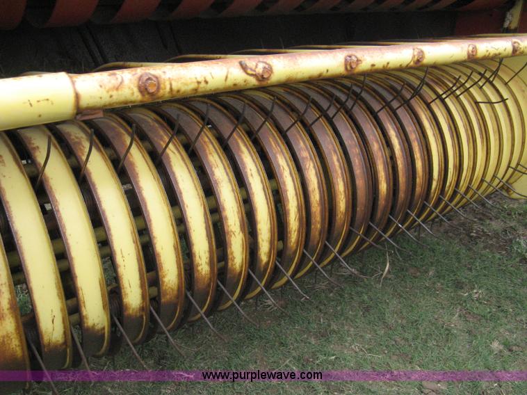 image for item 8128 New Holland 277 small square baler