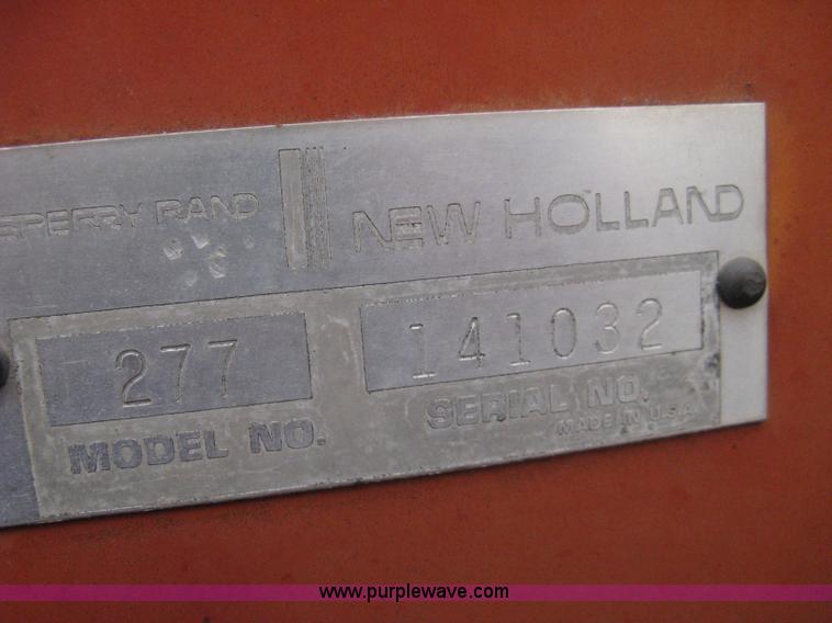 image for item 8128 New Holland 277 small square baler