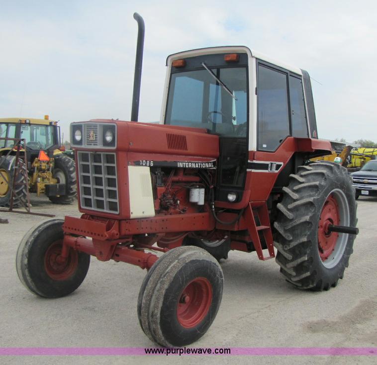 image for item 8460 1979 International 1086 tractor