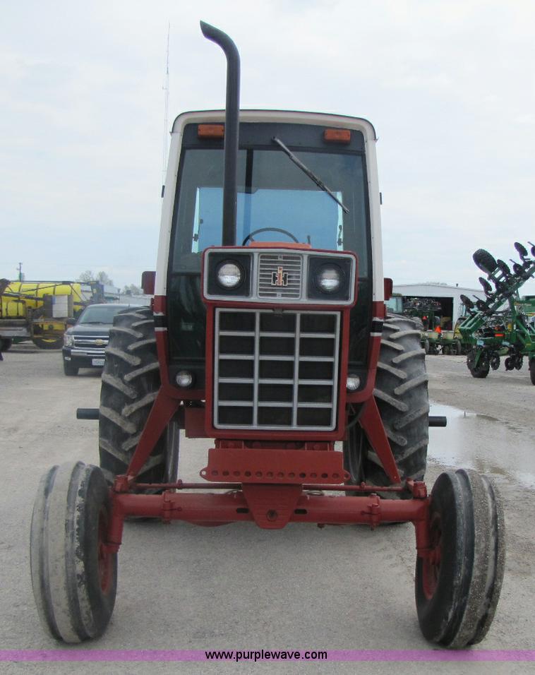 image for item 8460 1979 International 1086 tractor