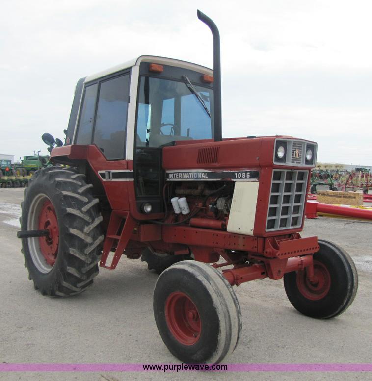 image for item 8460 1979 International 1086 tractor