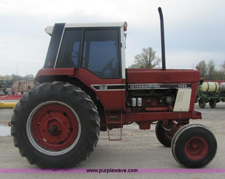 image for item 8460 1979 International 1086 tractor