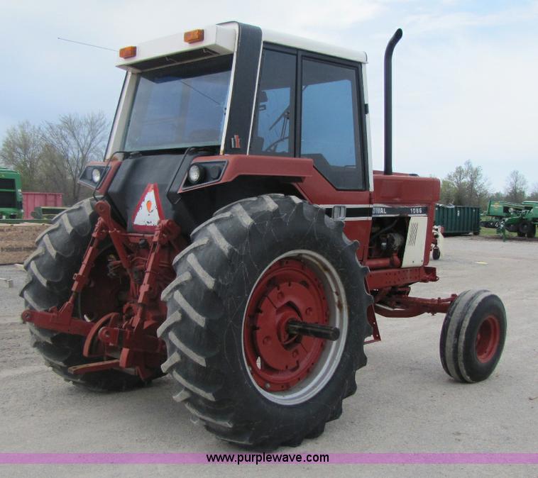 image for item 8460 1979 International 1086 tractor