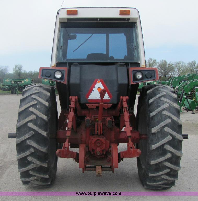 image for item 8460 1979 International 1086 tractor