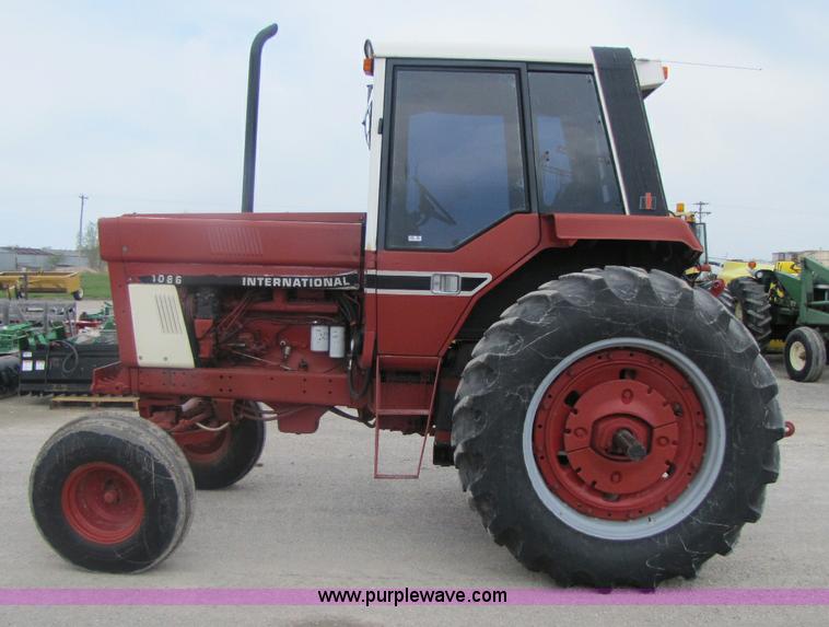 image for item 8460 1979 International 1086 tractor