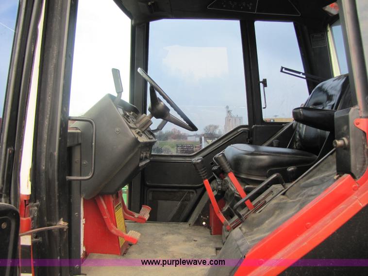 image for item 8460 1979 International 1086 tractor