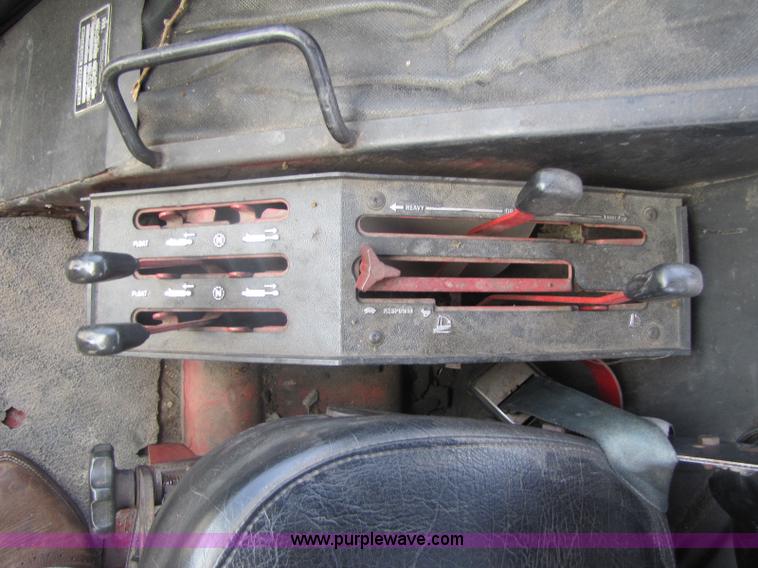 image for item 8460 1979 International 1086 tractor