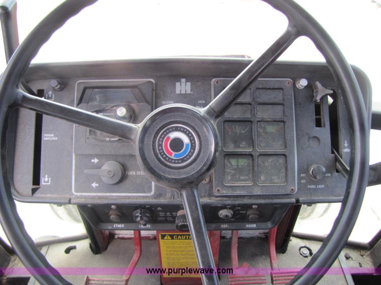 image for item 8460 1979 International 1086 tractor