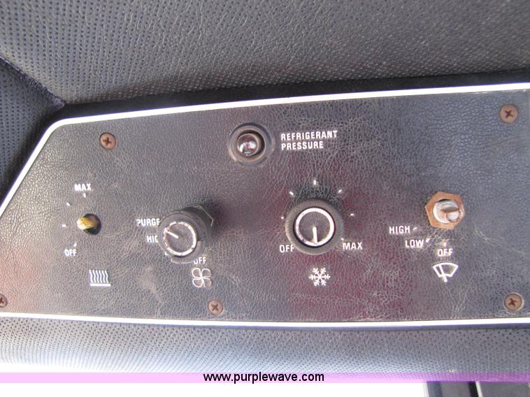 image for item 8460 1979 International 1086 tractor