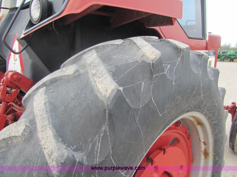 image for item 8460 1979 International 1086 tractor