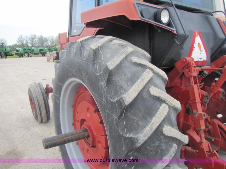 image for item 8460 1979 International 1086 tractor