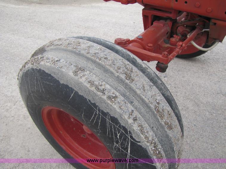 image for item 8460 1979 International 1086 tractor