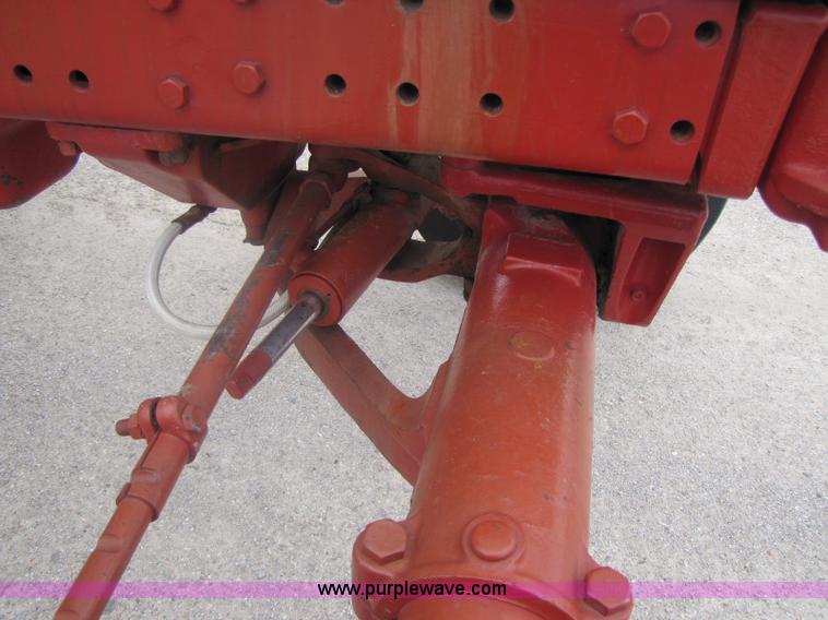 image for item 8460 1979 International 1086 tractor