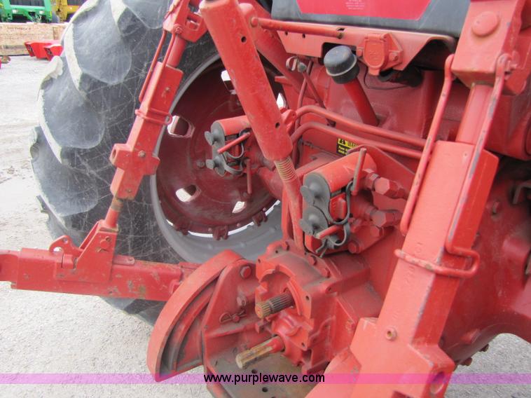 image for item 8460 1979 International 1086 tractor