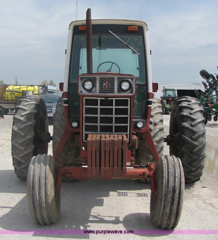 image for item 8461 International Harvester 1086 tractor