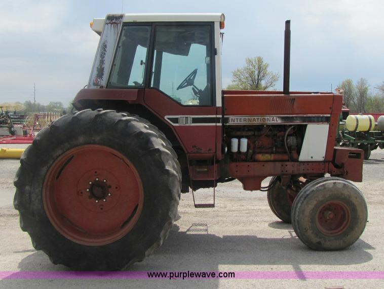 image for item 8461 International Harvester 1086 tractor