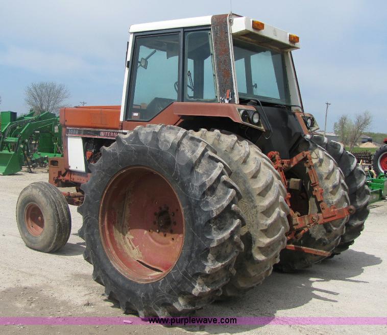 image for item 8461 International Harvester 1086 tractor