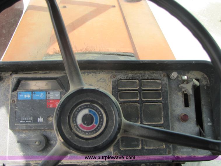 image for item 8461 International Harvester 1086 tractor