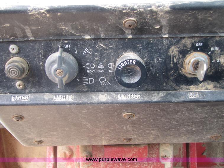 image for item 8461 International Harvester 1086 tractor