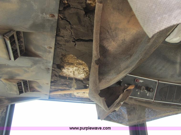 image for item 8461 International Harvester 1086 tractor