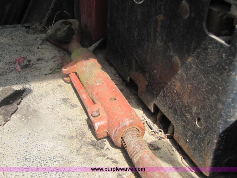 image for item 8461 International Harvester 1086 tractor