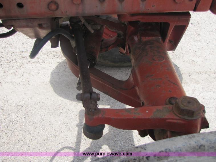 image for item 8461 International Harvester 1086 tractor