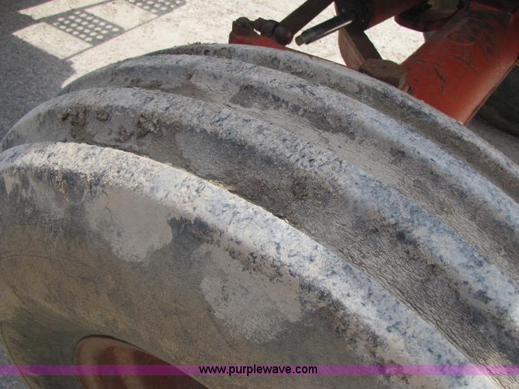 image for item 8461 International Harvester 1086 tractor