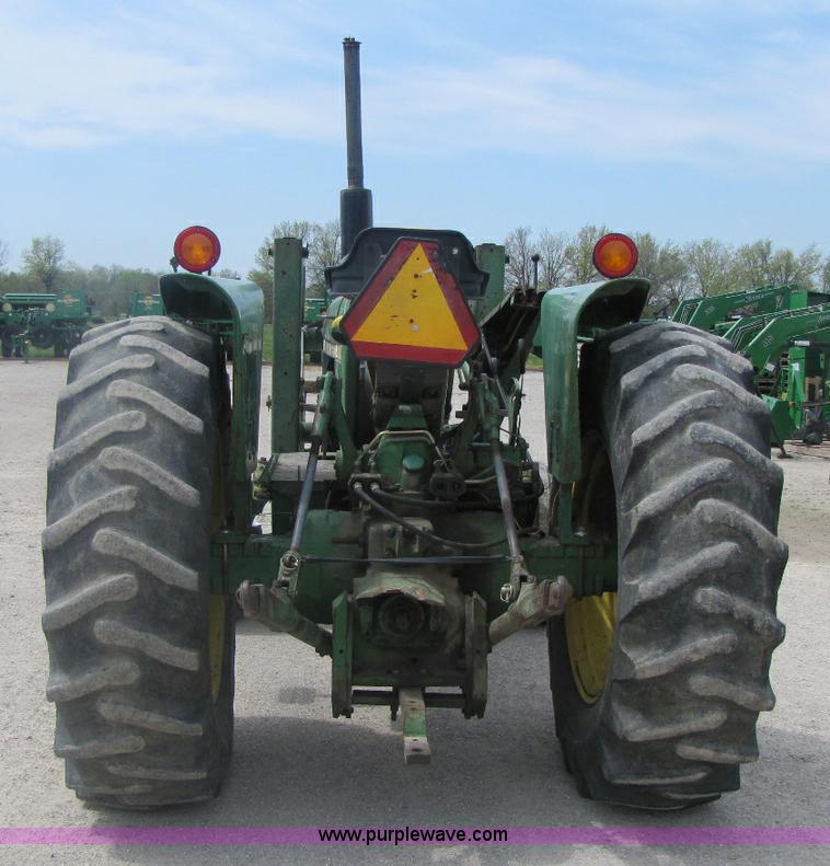 image for item 8462 John Deere 2940 tractor with loader
