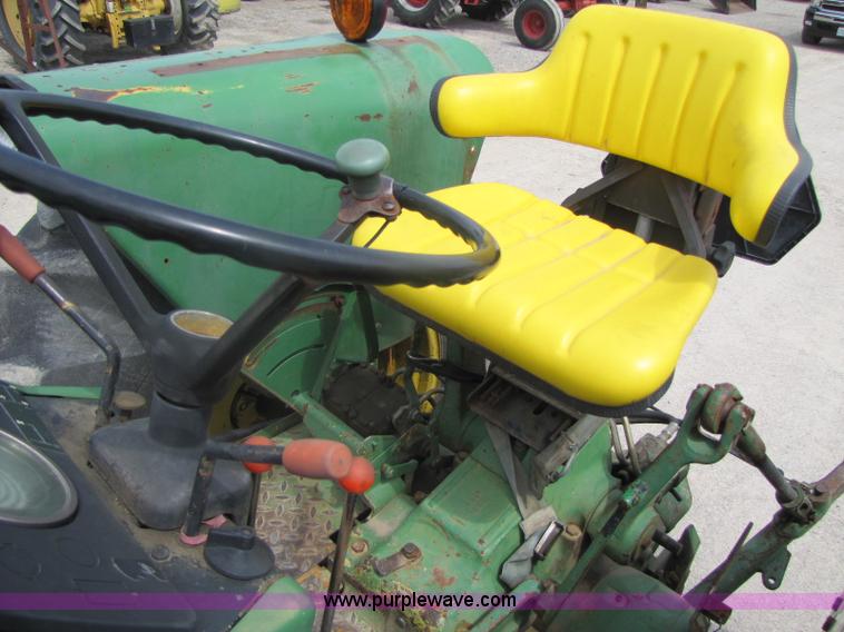 image for item 8462 John Deere 2940 tractor with loader