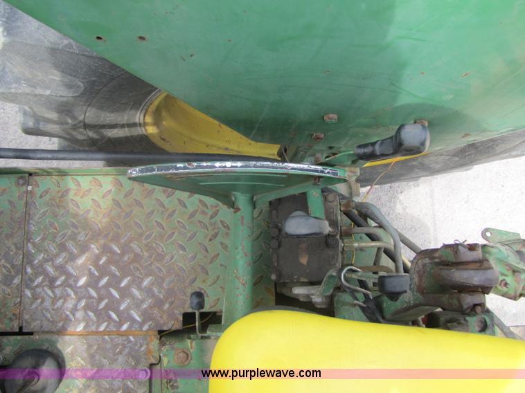 image for item 8462 John Deere 2940 tractor with loader