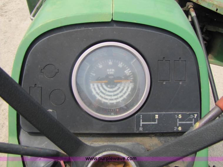 image for item 8462 John Deere 2940 tractor with loader