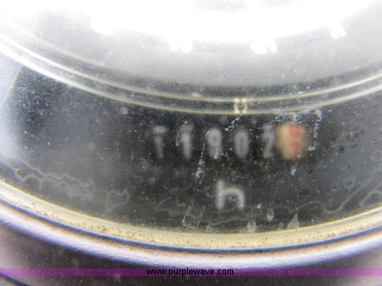 image for item 8462 John Deere 2940 tractor with loader