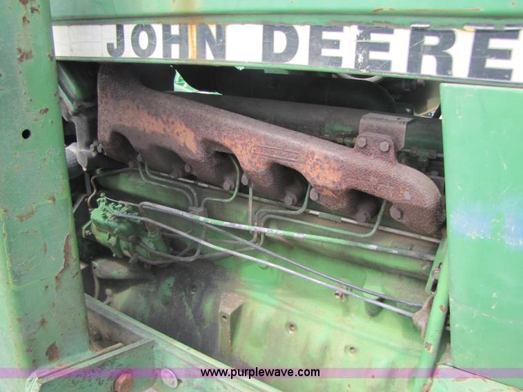 image for item 8462 John Deere 2940 tractor with loader