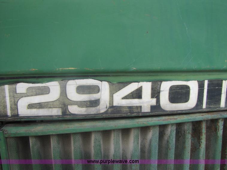 image for item 8462 John Deere 2940 tractor with loader