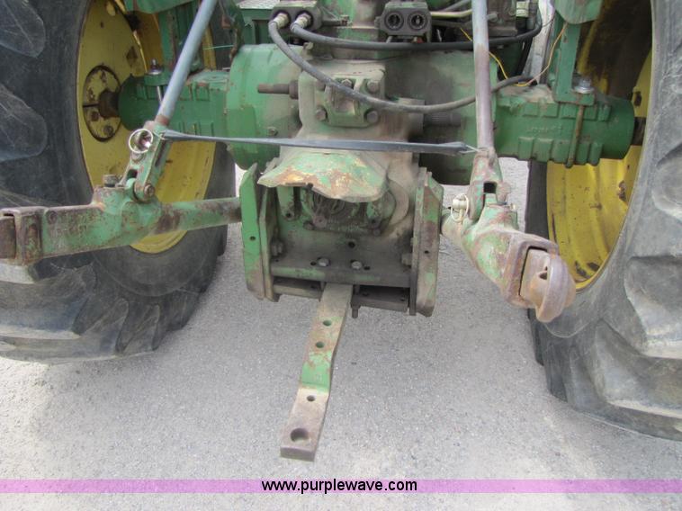 image for item 8462 John Deere 2940 tractor with loader