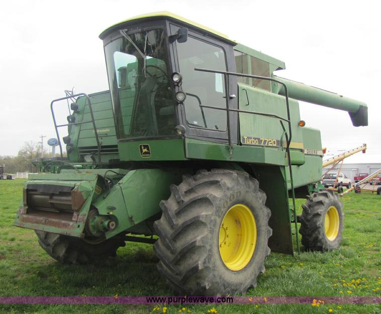image for item 8463 John Deere 7720 combine