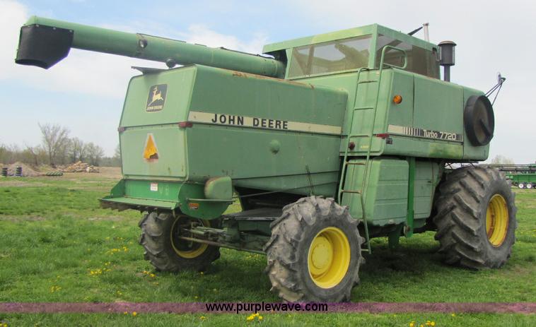 image for item 8463 John Deere 7720 combine