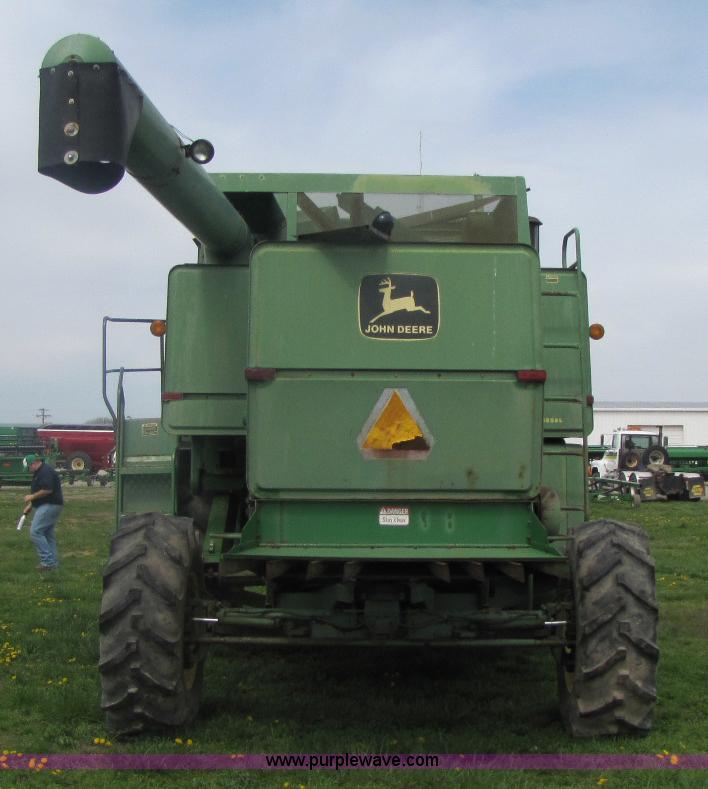 image for item 8463 John Deere 7720 combine