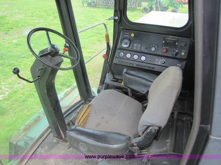 image for item 8463 John Deere 7720 combine