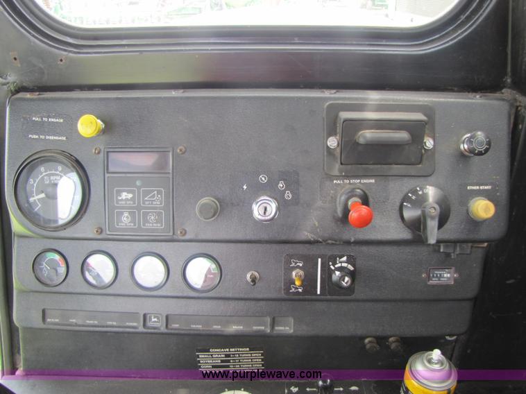 image for item 8463 John Deere 7720 combine