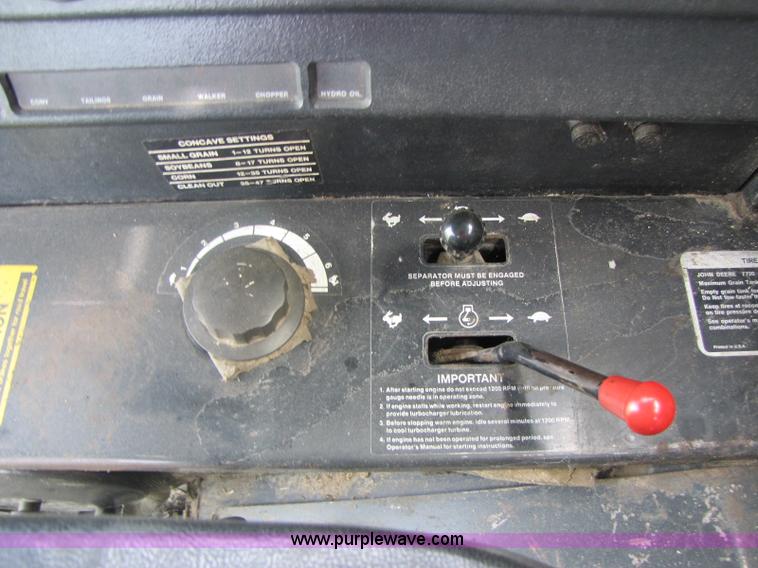 image for item 8463 John Deere 7720 combine