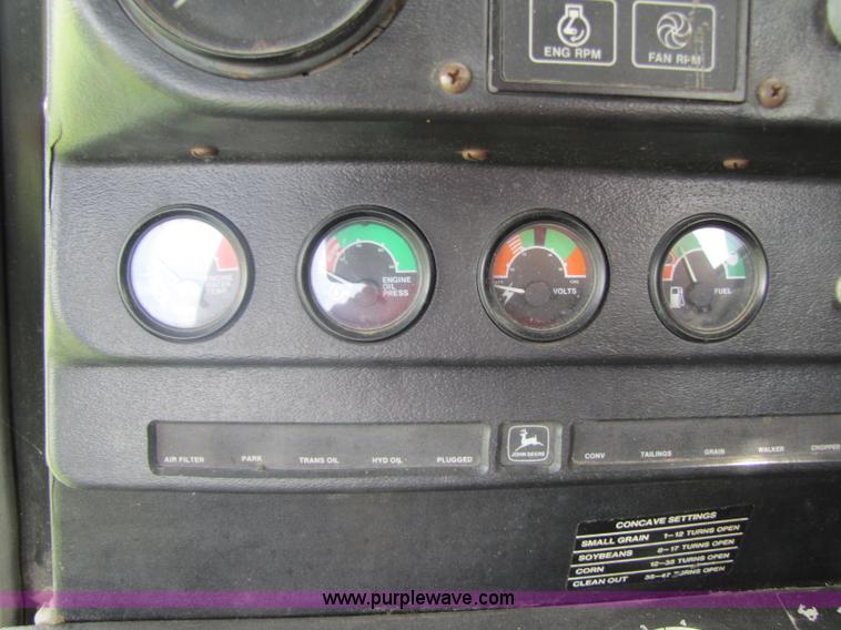 image for item 8463 John Deere 7720 combine