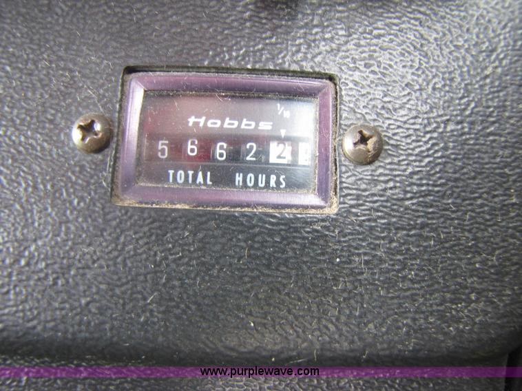 image for item 8463 John Deere 7720 combine