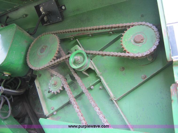 image for item 8463 John Deere 7720 combine