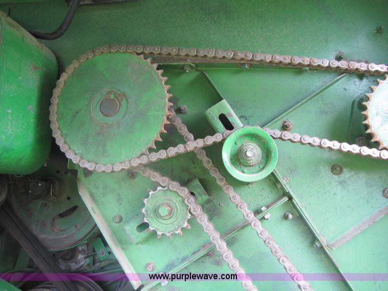 image for item 8463 John Deere 7720 combine