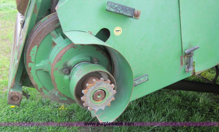 image for item 8463 John Deere 7720 combine