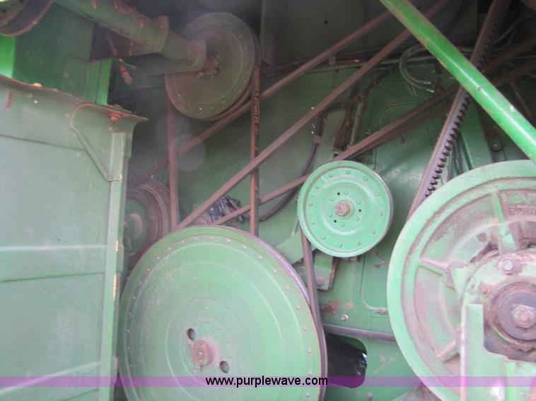 image for item 8463 John Deere 7720 combine