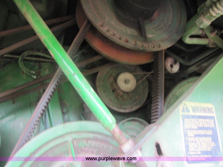 image for item 8463 John Deere 7720 combine