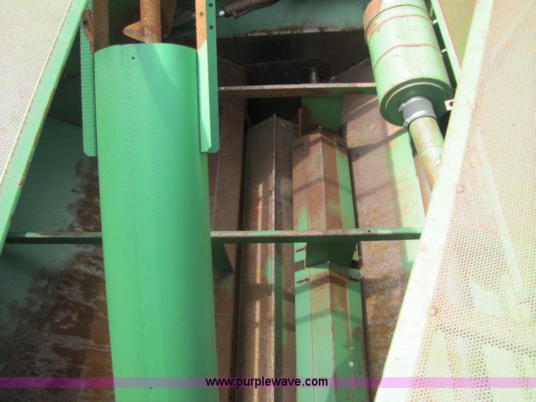 image for item 8463 John Deere 7720 combine